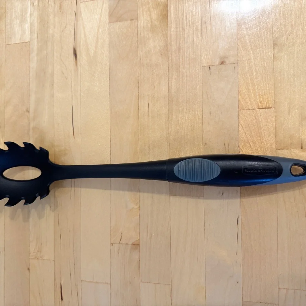 Rubbermaid Nylon Hard Plastic Pasta Serving Utensil #1C83 Black with spoon rest